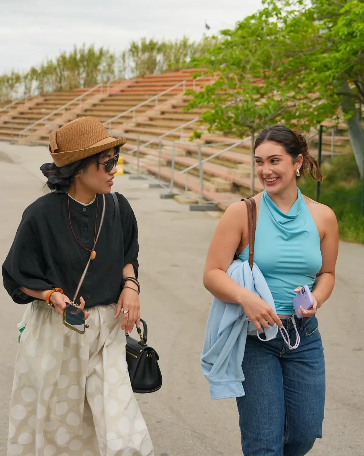 Two Blau students talking as they walk by the sea in Poblenou